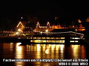 Fachwerkh�user am Marktplatz Oberwesel am Rhein. Foto 10985 � 2006 WHO 